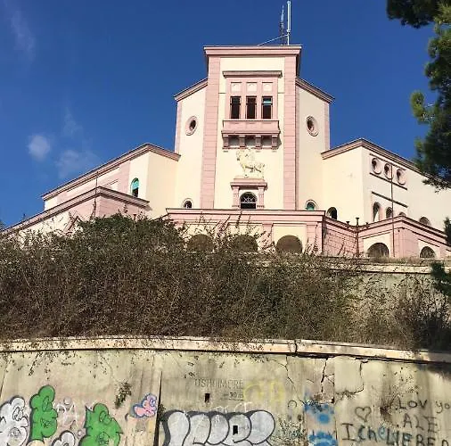 Jozi Kaiser 1 *